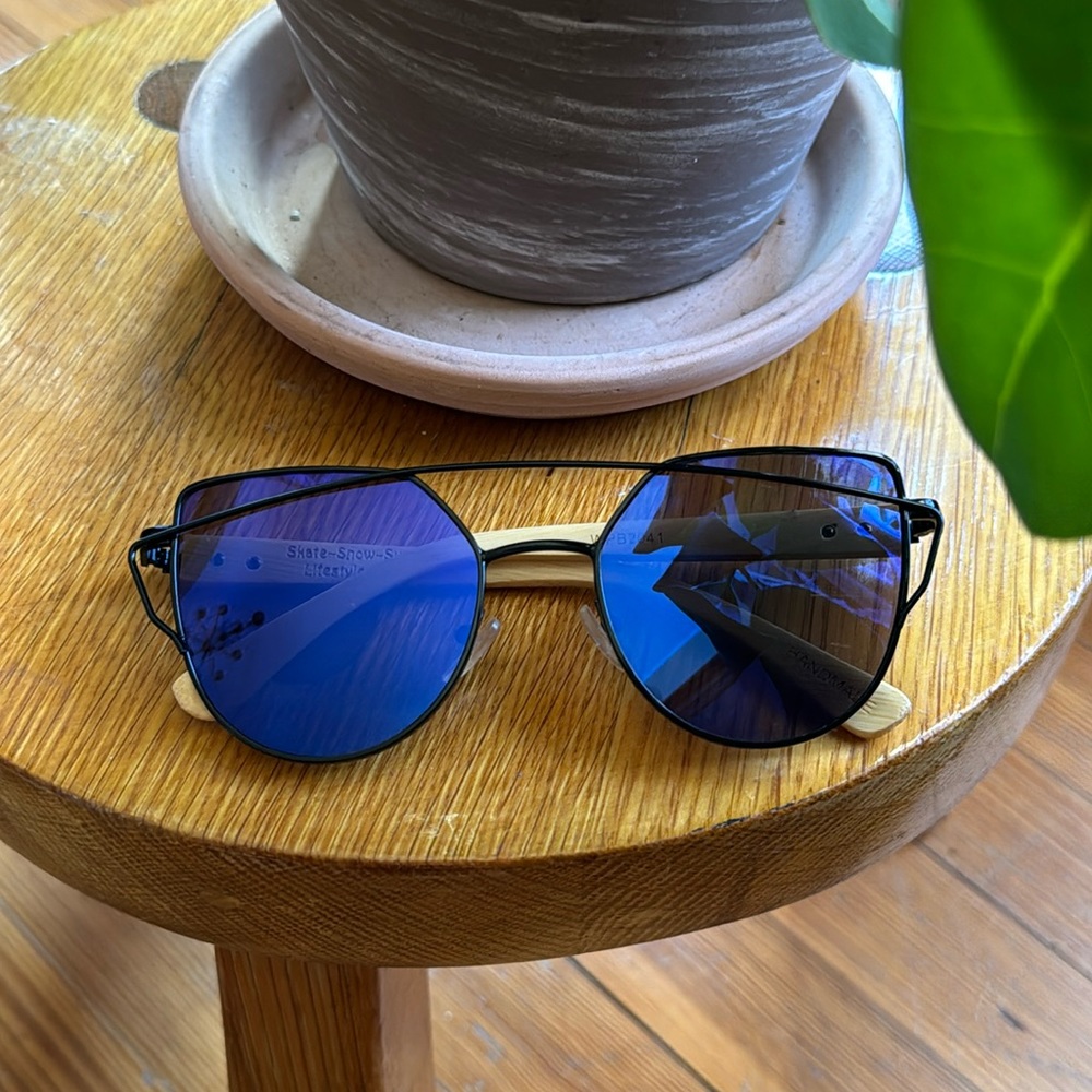 Iridescent indigo / blue / purple cat eye bamboo sunglasses - Nomadic movement